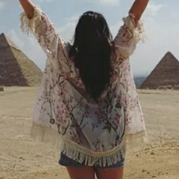 Pretty NEW kimono scarf wrap w fringe MUMU COMFY - Picture 2 of 7